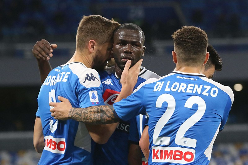 大勝晉級後3小時　拿坡里開除總教練