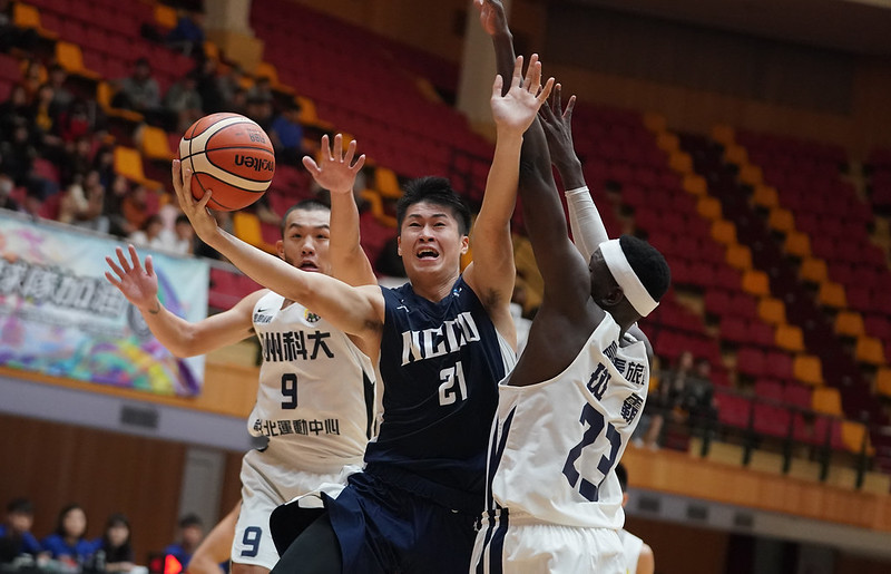 菜鳥涂亦含挺身而出　政大雄鷹第5勝入袋