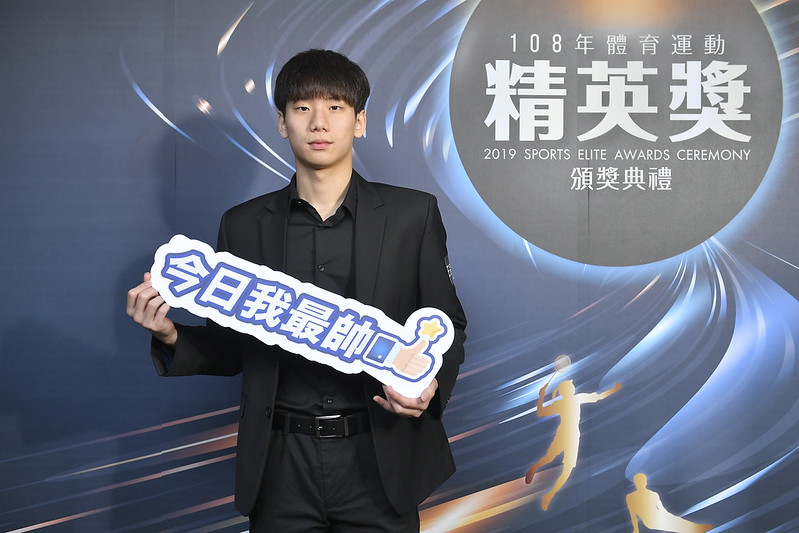 奪最佳新秀　王冠閎盼游進前8名