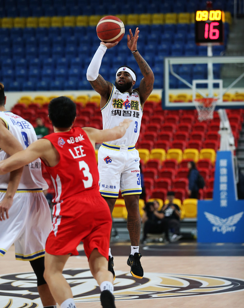 基恩新來不自私　裕隆3分狂射