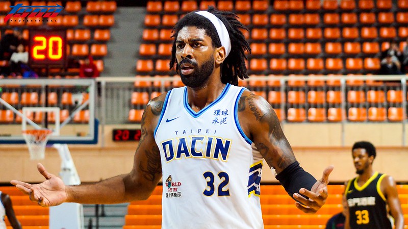 富邦主場擒新加坡　梅奧與前隊友相見歡