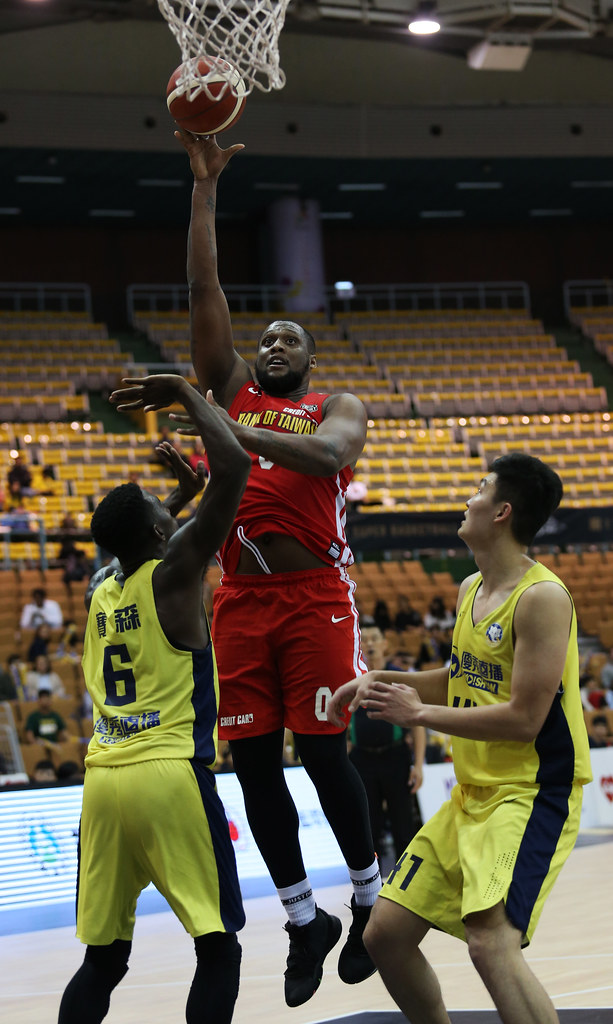 飆38分24籃板　米歇爾罰球差被虧