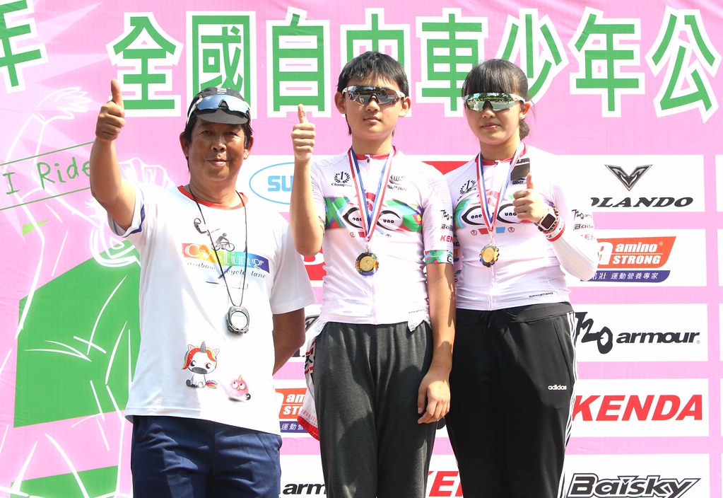 少年自由車公路賽　冠軍衫設計受好評