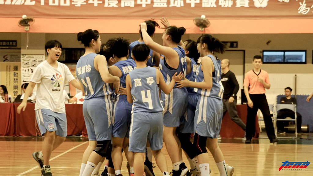 玩桌遊迎首勝　永平送教練情人節禮物