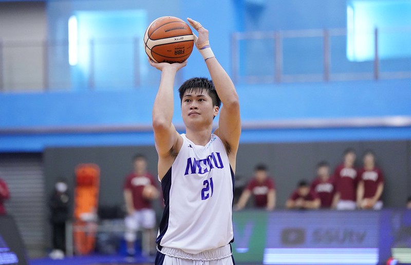 沒收手機收成效　政大奪8強首勝