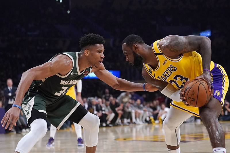雙星比下公鹿怪物　LeBron領湖人進軍季後賽