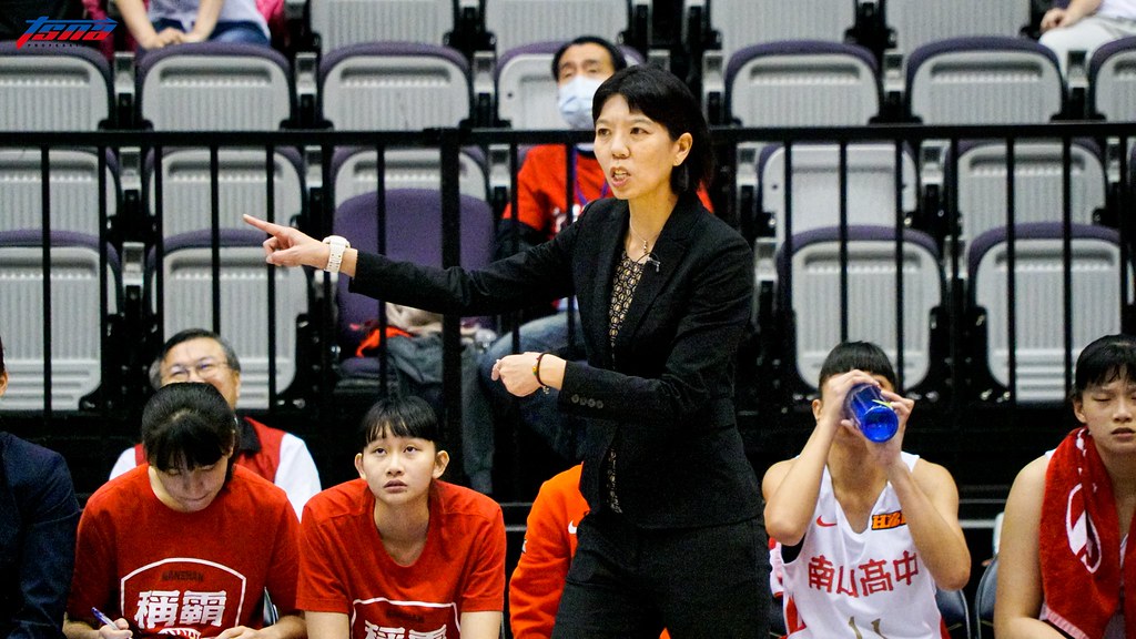 衛冕軍收第4　南山教練喊請辭