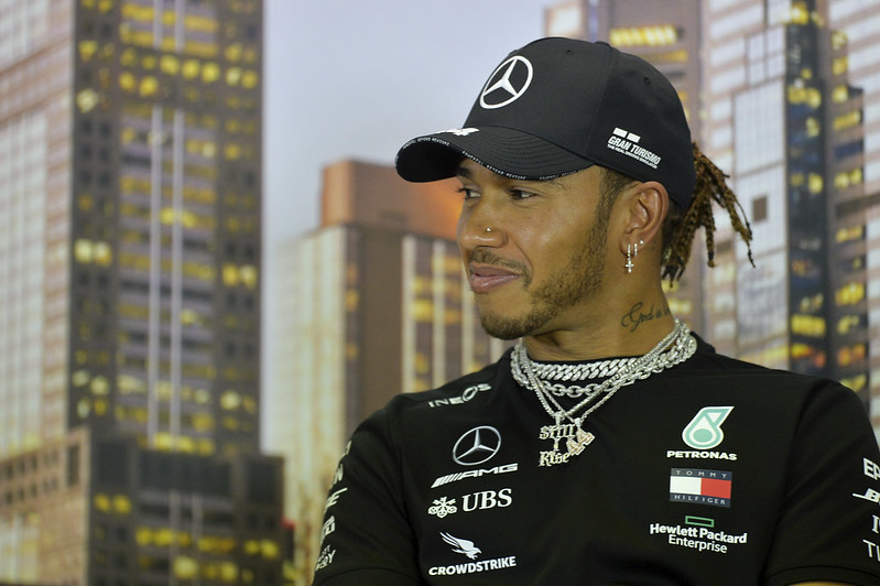 與確診影星合照　Hamilton：我很好