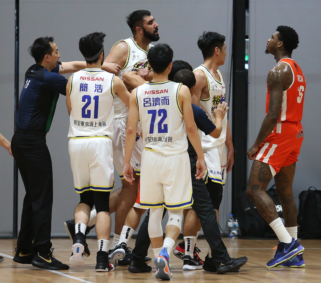 賈西亞揮拳布拉　雙雙禁賽2場