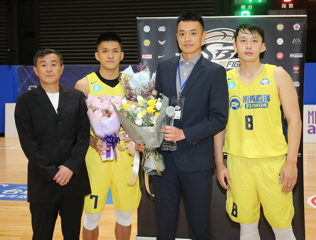 曾是個混蛋　張容軒引退謝前妻