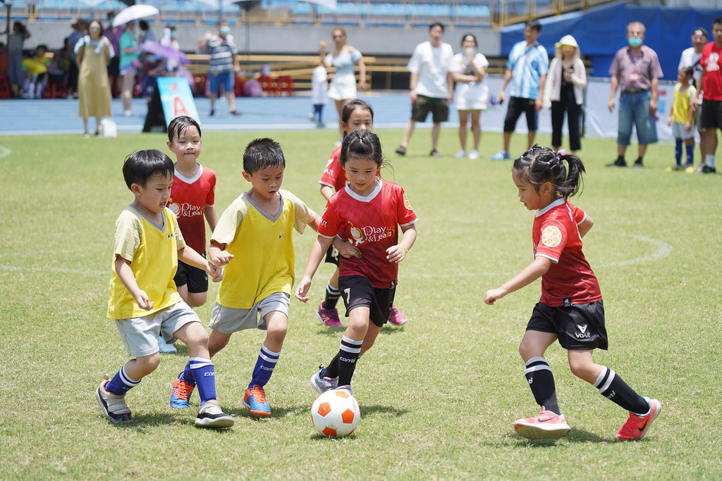 北市幼兒足球賽開踢　126隊小將秀腳法