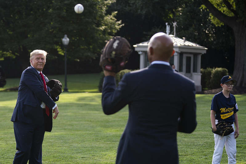 救援王Rivera現身白宮　與Trump傳接球