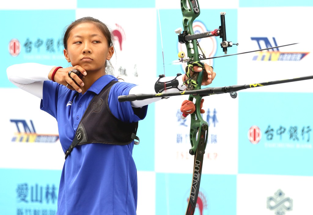 首戰雷千瑩　邱意晴驚喜奪勝