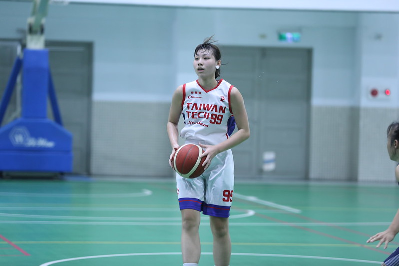 微笑女孩陳芷英　不只打籃球也打工