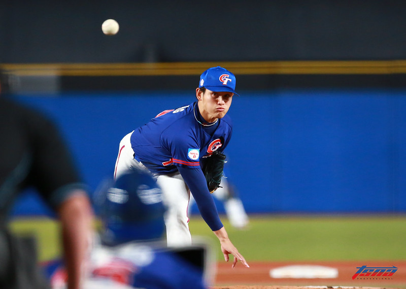 張奕奪本季首勝　賽後登英雄舞台