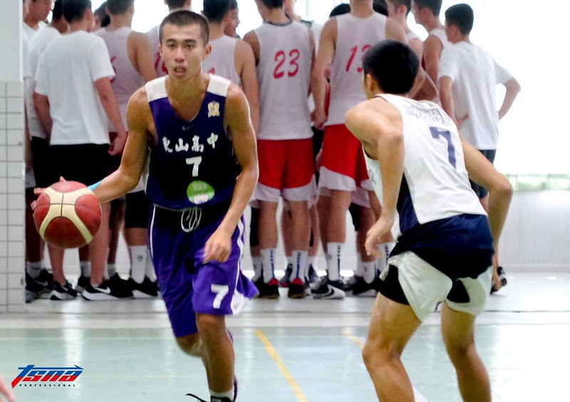 主控兼隊長魏芃禾　接東山7號球衣