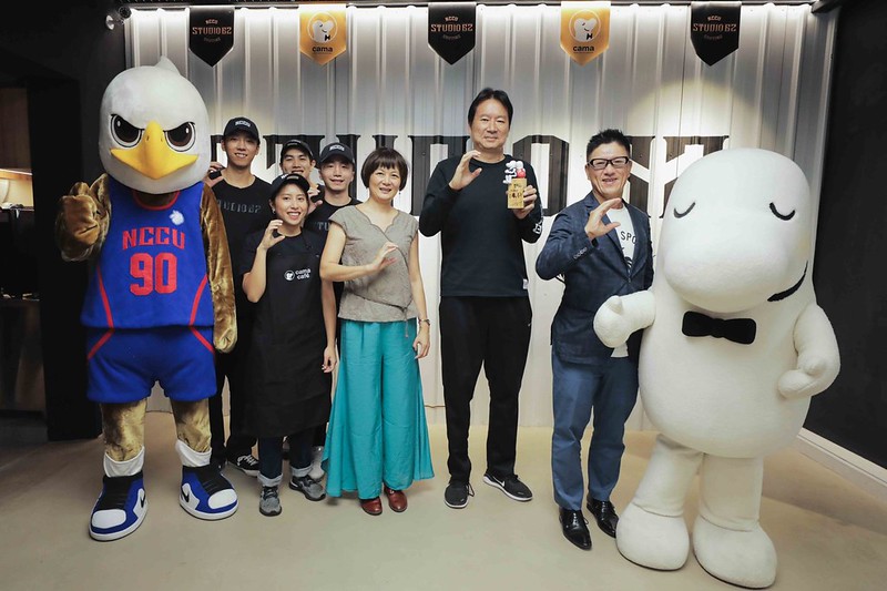培養球員第2專長　政大雄鷹聯名cama cafe