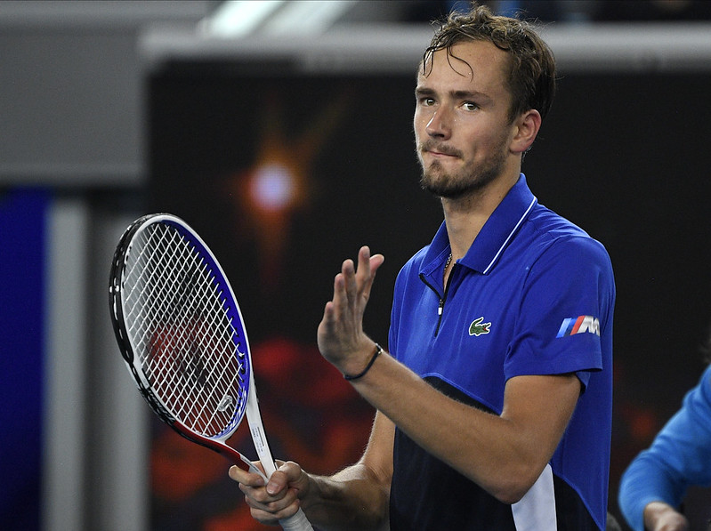 連4年「首輪遊」　Medvedev爆怒摔拍