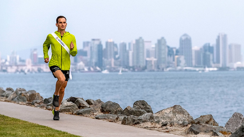 箱根驛傳啟發　亞瑟士辦6人全馬團隊挑戰賽