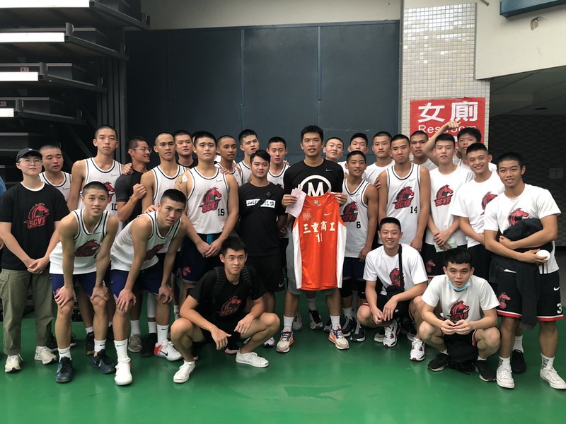 周敬亮HBL球衣激勵　三重商工重返16強