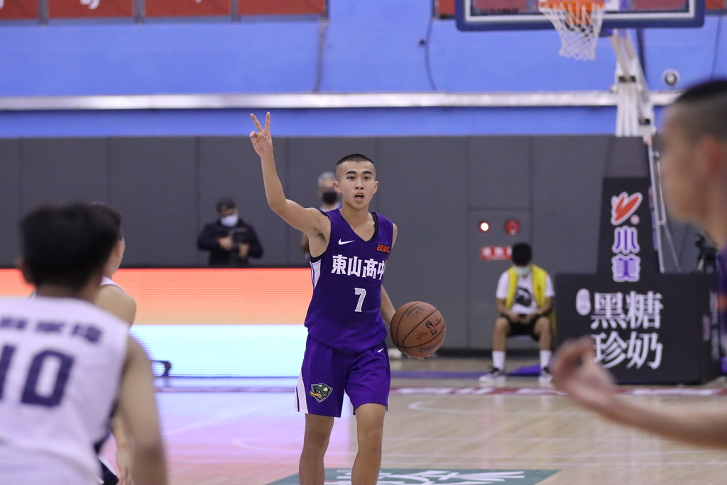 連2場逆轉勝　東山戲劇性先闖12強