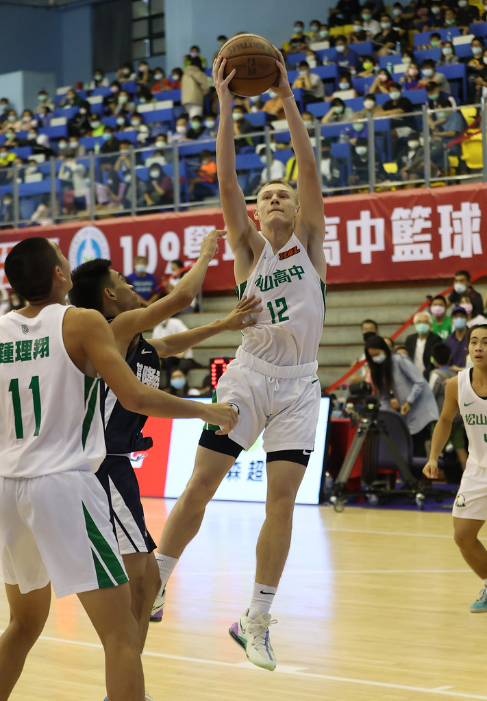 喬納森27分領軍　松山殺進12強