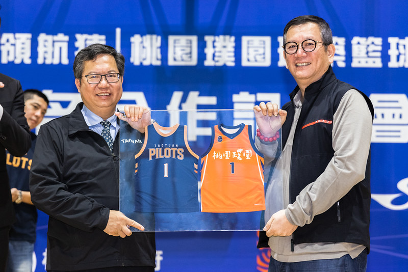 桃園巨蛋也有NBA地板！　中場漆領航猿LOGO