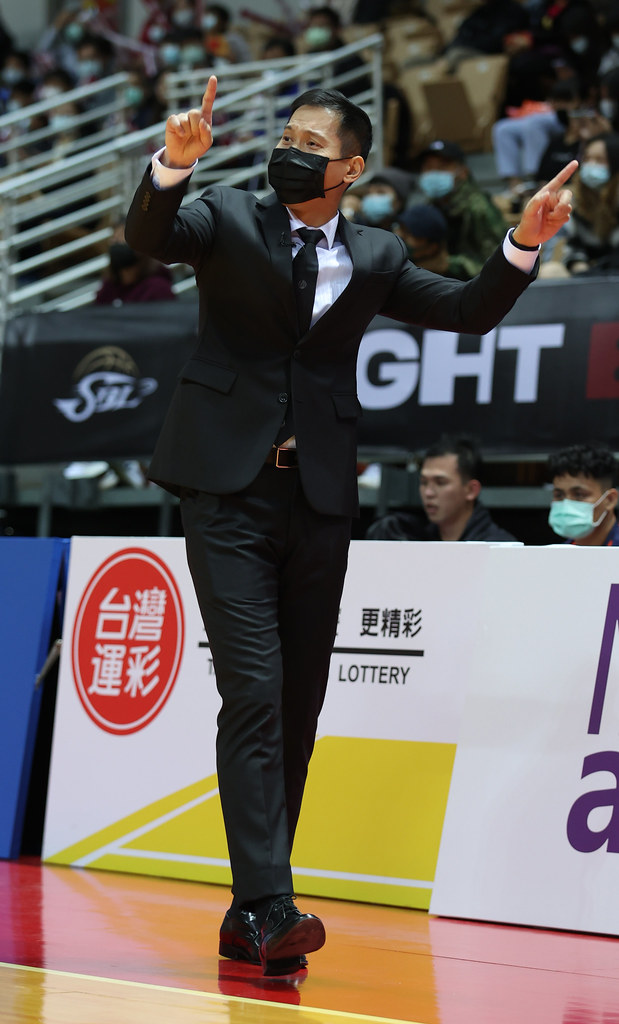 防疫新規定　球員下場戴口罩不習慣