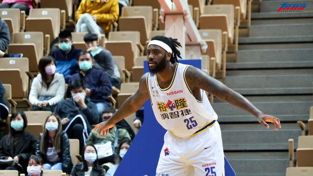 喬丹女婿是鬼滅迷　從美自帶口罩來台