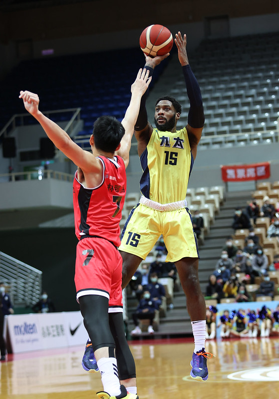 布蘭登雙10加碼暴扣　領九太拿首勝