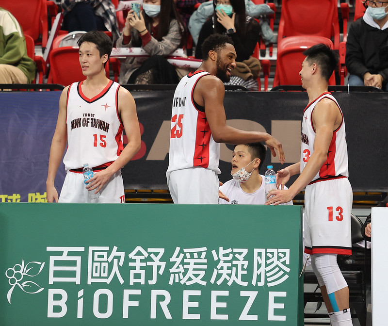 差1籃板大三元　艾爾文不遺憾被換下場