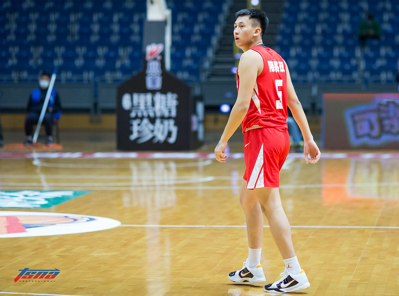 主力陳將双小扭　忘記帶球衣最後23.1秒才上場