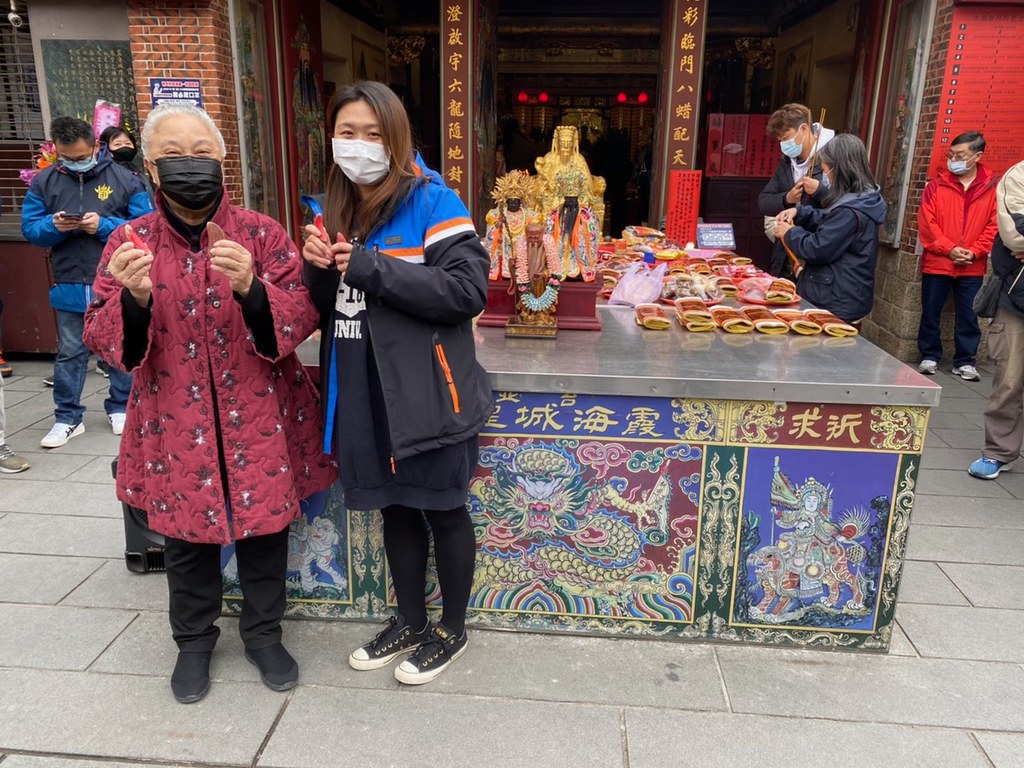 台新女子馬　擲筊挑戰免費資格