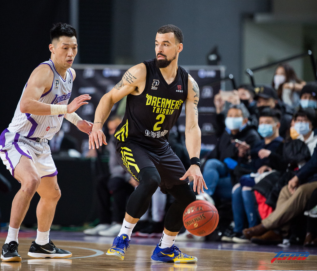 塔克連2場飆破40分　教練讚領袖氣質