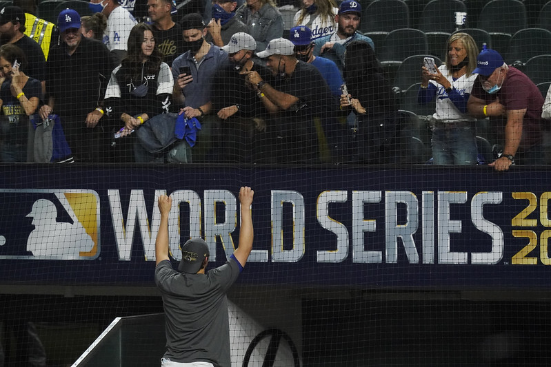 觀眾無須健康證明　MLB：大規模採檢不切實際