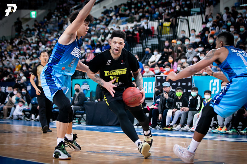 首秀27分18籃板　希克斯：身體接觸強硬