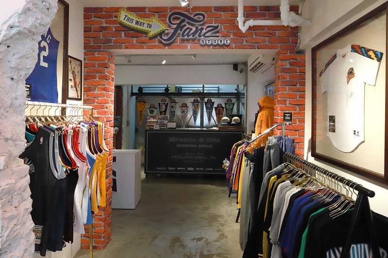 復古商品齊聚東區　M&N美國費城旗艦店重現