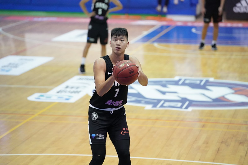 大嗑10顆巧克力　邱子軒被虧「還一包」