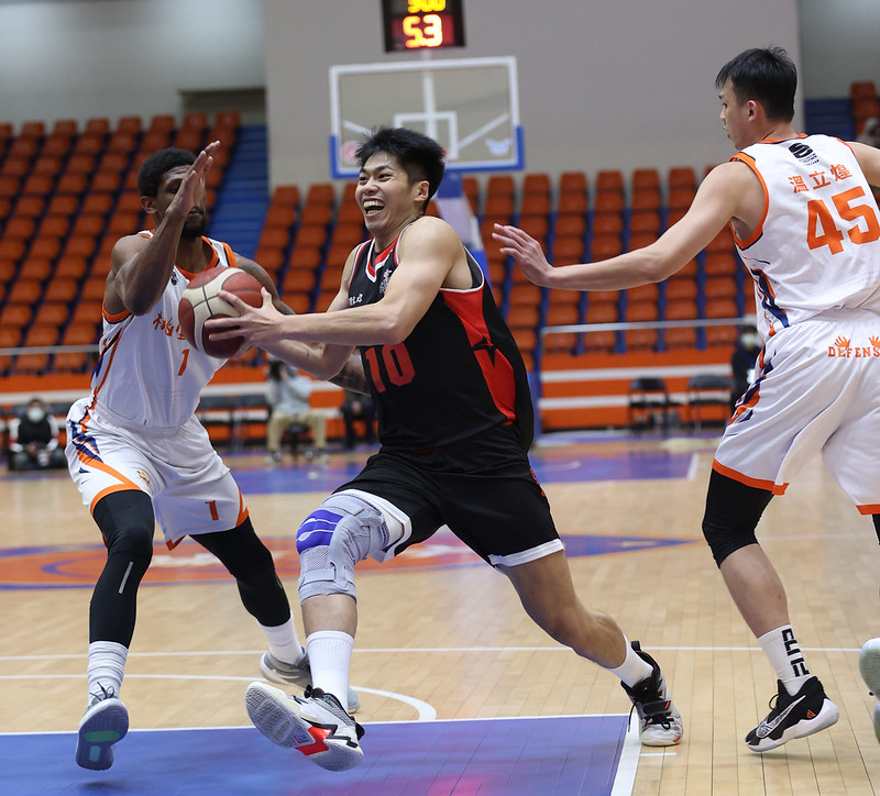 劉人豪傷後1年歸隊　陳國維：他每天都灌籃