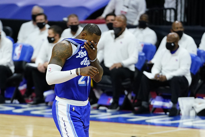 LeBron下半場只得2分　湖人首吞連敗