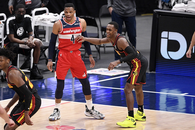 老鷹、巫師混戰　Westbrook、Rondo遭驅逐出場