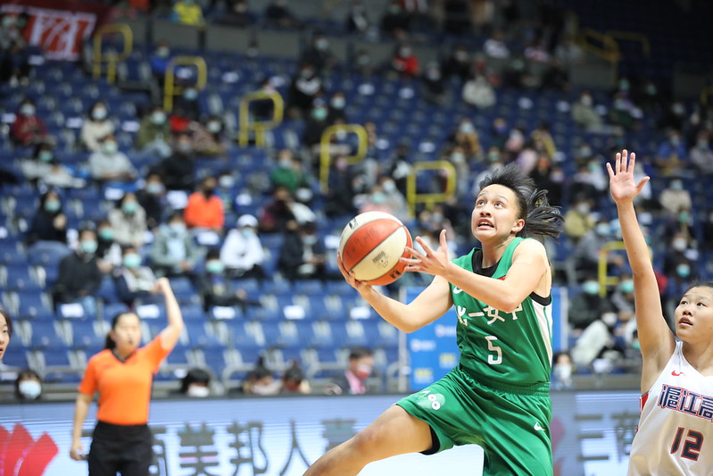 差1助攻大三元　宋瑞蓁手癢陷犯規麻煩