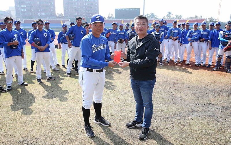 高雄球迷有福！　蔡其昌：本季28場在澄清湖