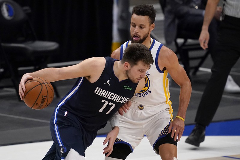 Curry、Doncic至尊對決　獨行俠險勝勇士