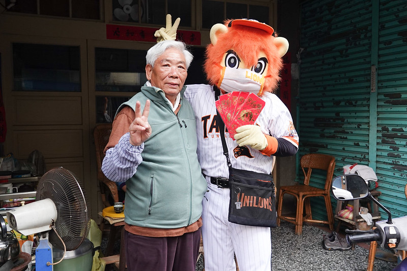「萊」趣發紅包　熟睡阿嬤嚇一跳