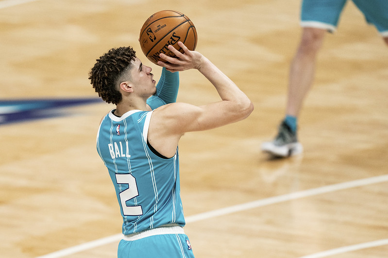 球小弟飆7三分球　黃蜂大勝火箭