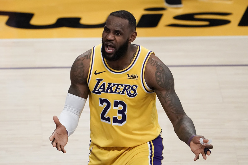 LeBron、Kuzma假摔　聯盟祭出警告