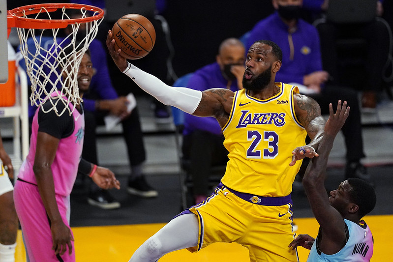 LeBron命中率33%　湖人2分差輸熱火