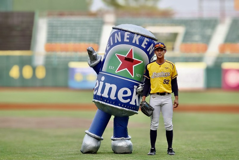 下班衝球場！　2021中職熱身賽憑票試飲海尼根零酒精