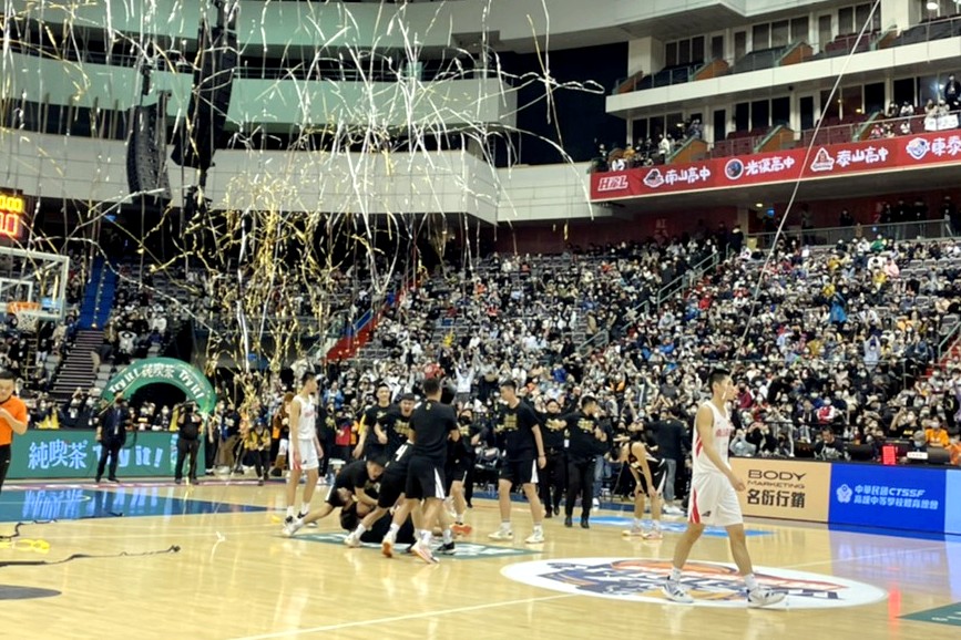 泰山逆轉南山　勇奪校史首冠